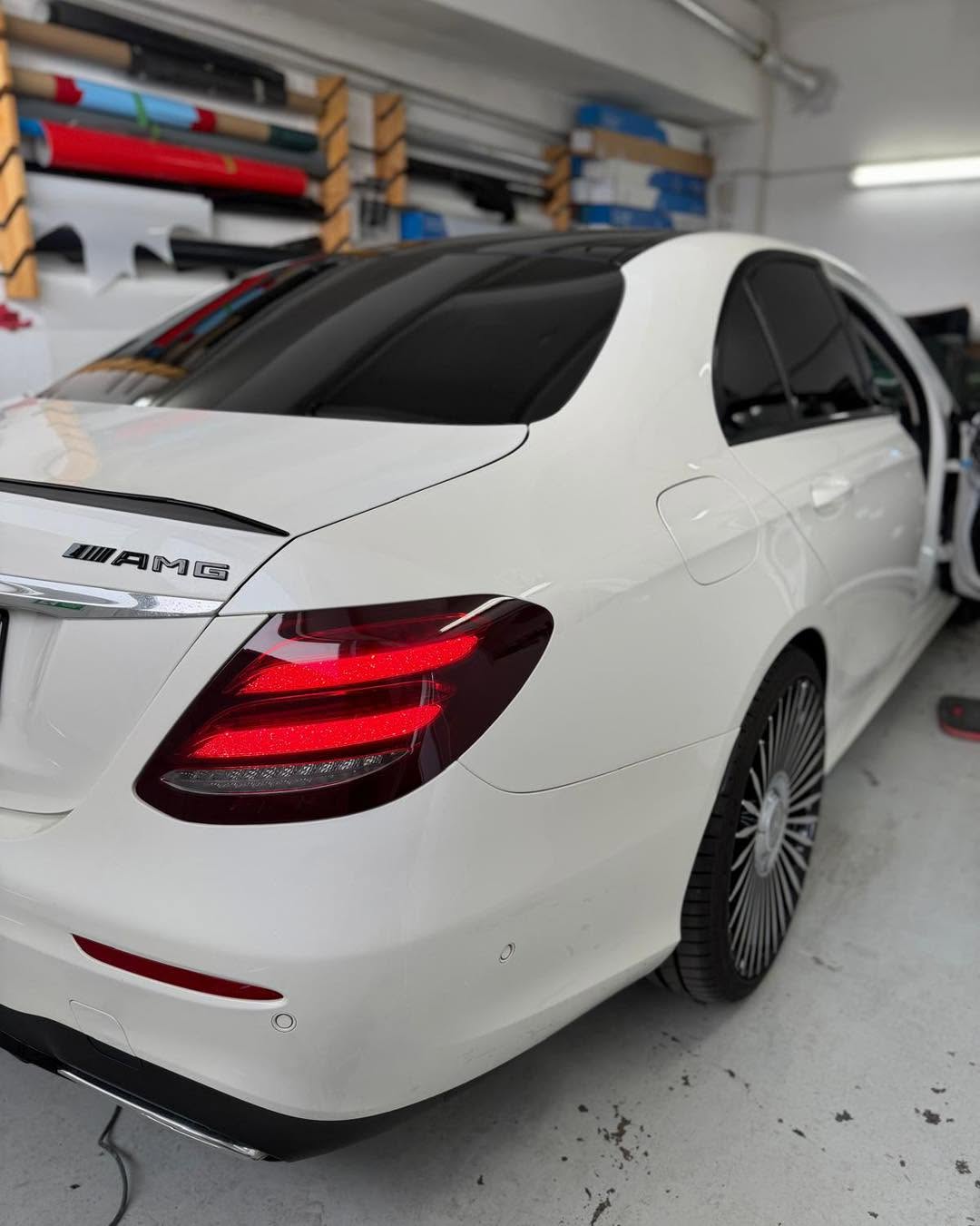 FURION referencia – fehér Mercedes-AMG