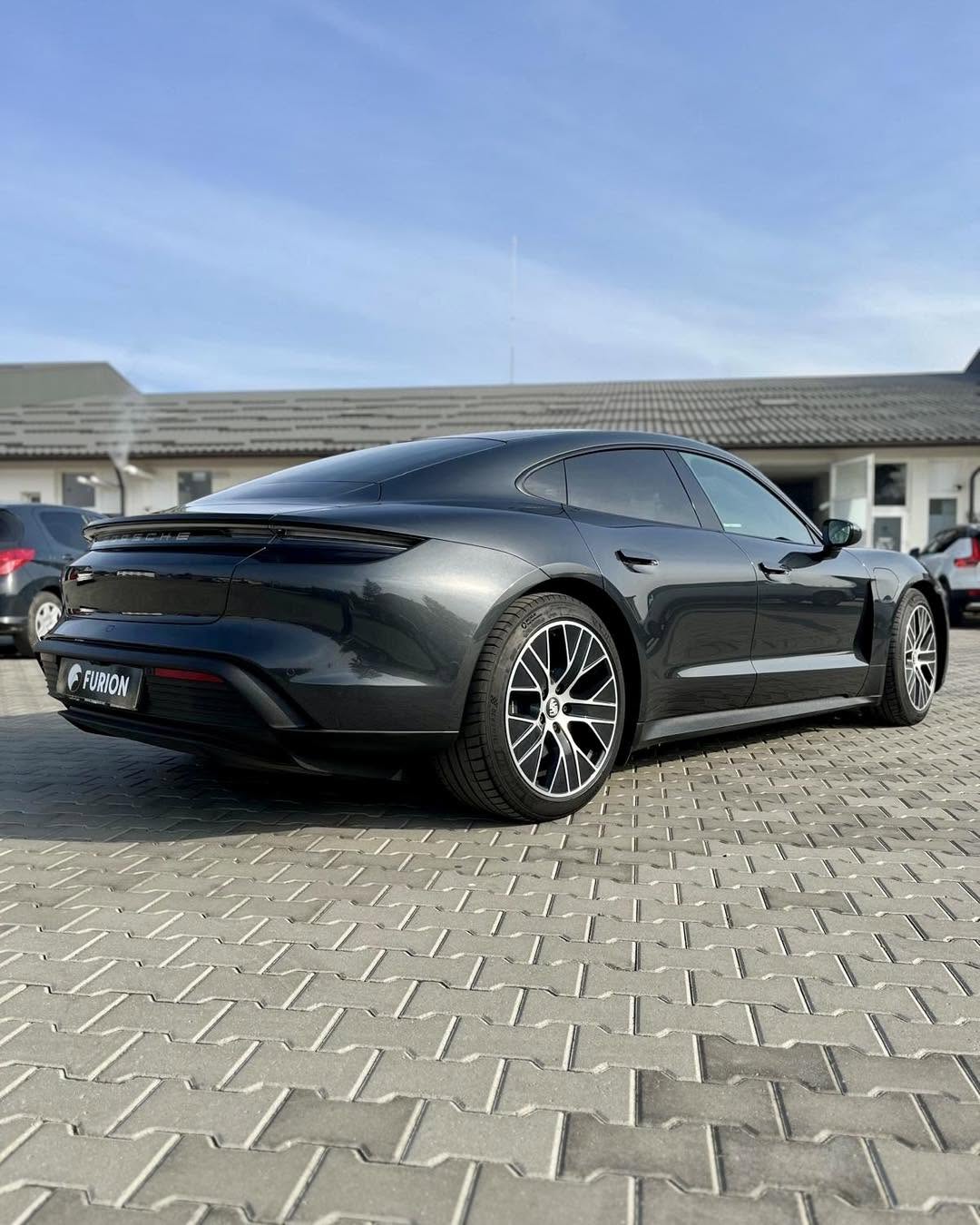 FURION által fóliázott Porsche