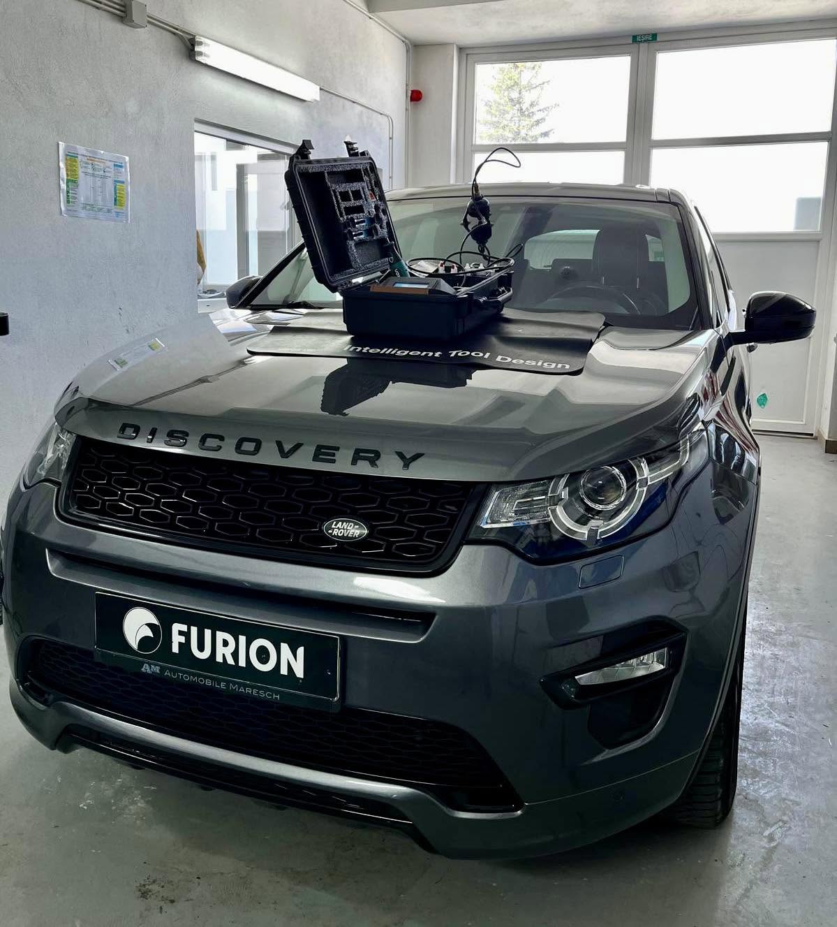 Land Rover szélvédőmunka