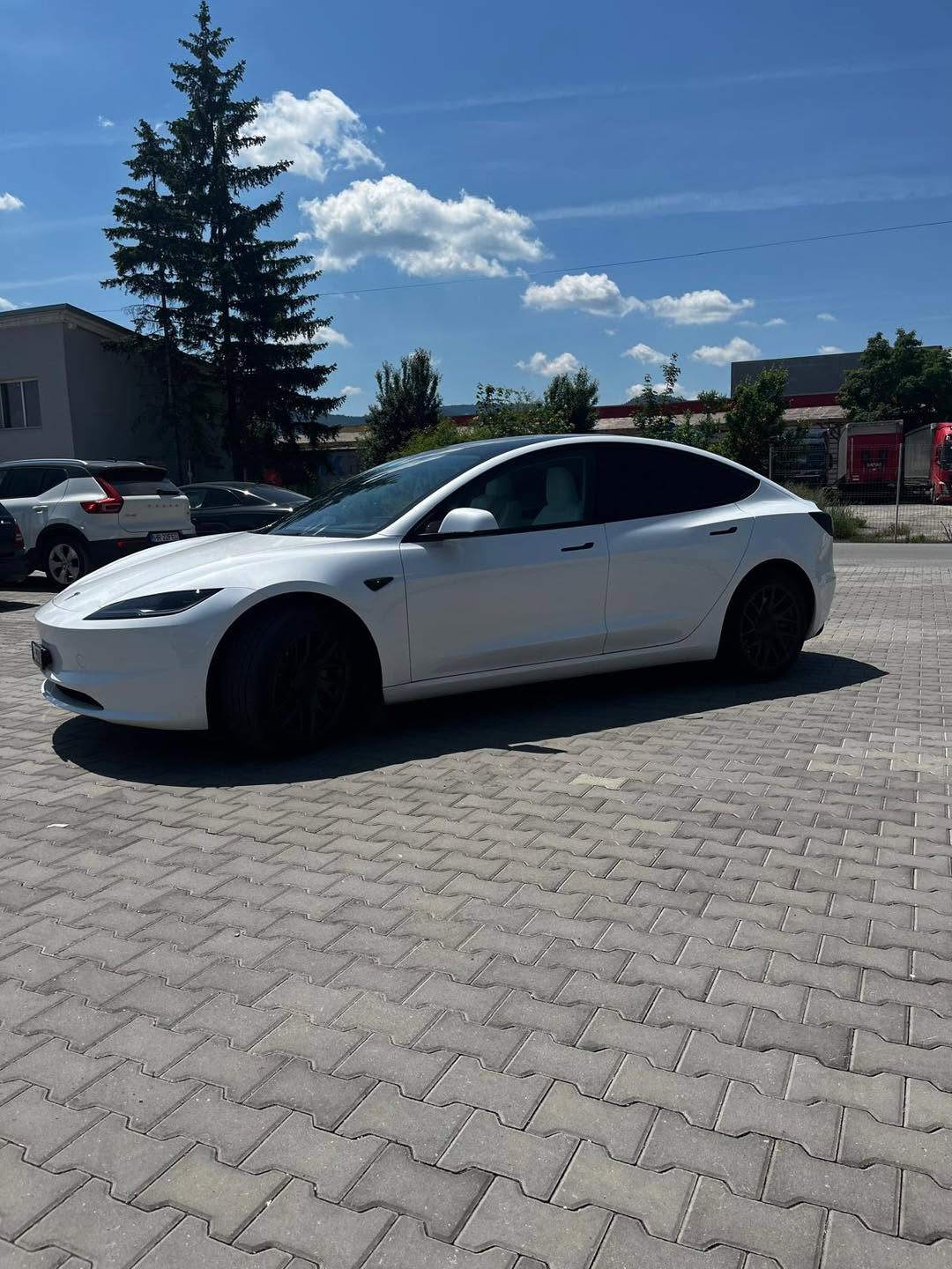 Tesla Model 3 autófóliázás